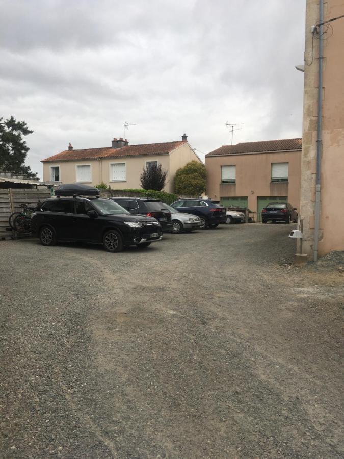 Au Chabichou Niort Exterior foto