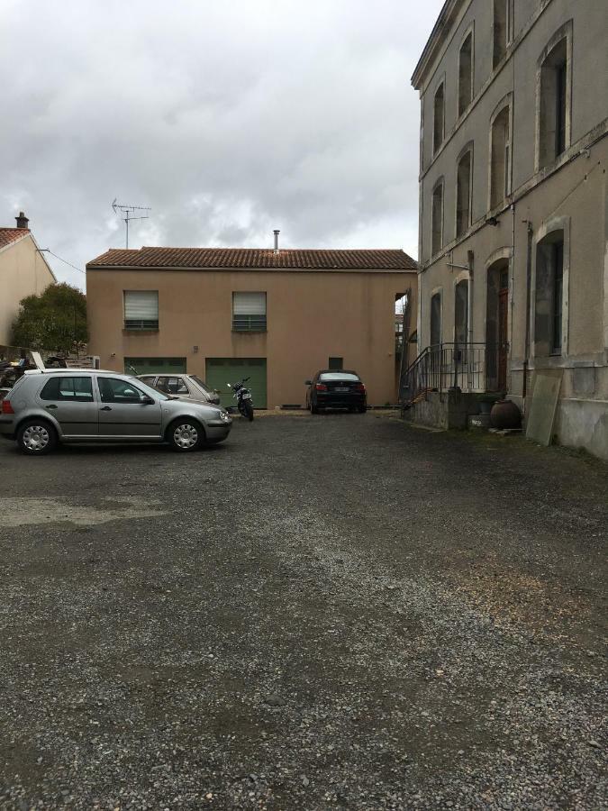 Au Chabichou Niort Exterior foto